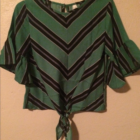 Sexy 3/4Bell Sleeve Tie Front Semi-Crop Top - Picture 3 of 6